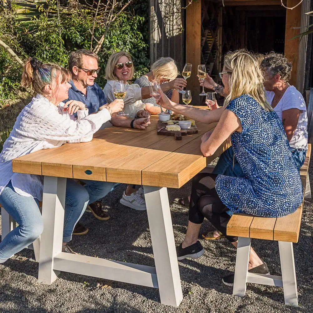 A group enjoying a wine tasting at Kiwiesque